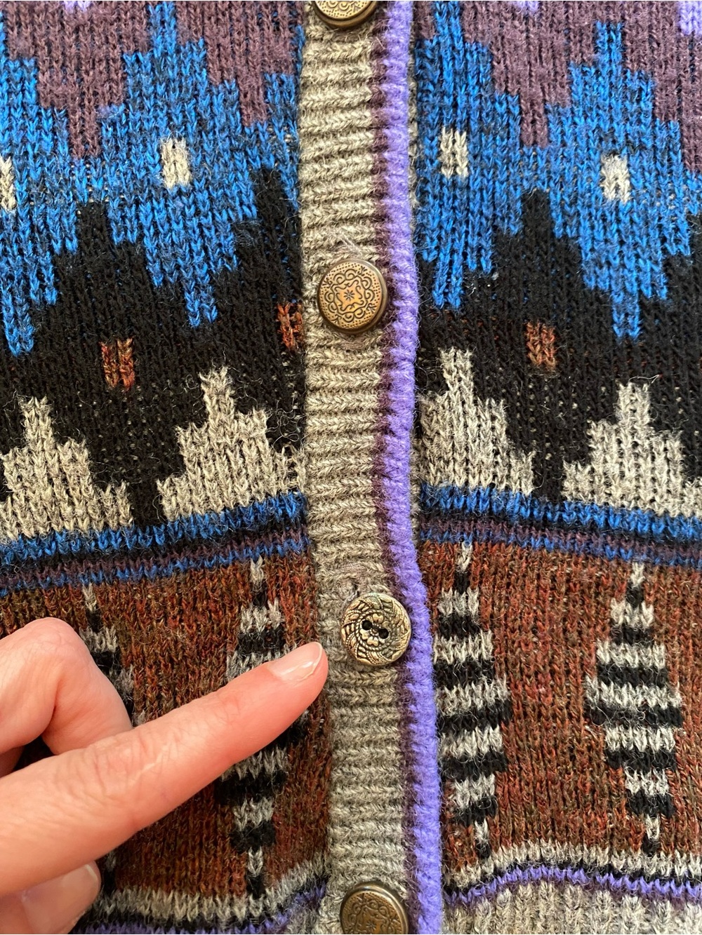 Patterned Vintage Button-Up Vest - Picture 5 of 6